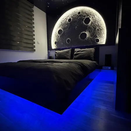 Predsjednicki Apartman, Djakuzi&lebdeci Krevet, Apollo 11 *