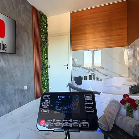 Predsjednicki Apartman, Djakuzi&lebdeci Krevet, Apollo 11 *